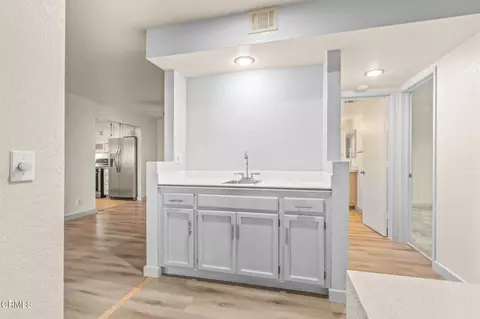 Entry Way - 2202 Martinique Ln, Oxnard, CA 93035 photo 2 of 2