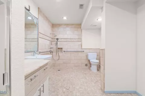 Bath - 2202 Martinique Ln, Oxnard, CA 93035 photo 2 of 5