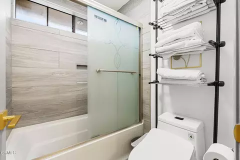 Bath - 4253 Pancho Rd, Camarillo, CA 93012 photo 3 of 6