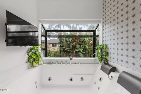 Bath - 4253 Pancho Rd, Camarillo, CA 93012 photo 5 of 6