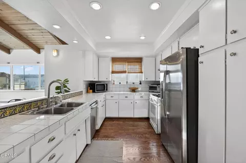 Kitchen - 137 Santa Monica Ave, Oxnard, CA 93035 photo 4 of 5