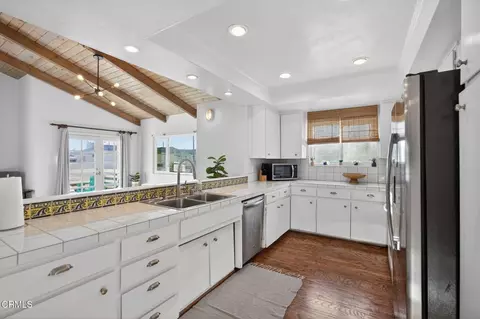 Kitchen - 137 Santa Monica Ave, Oxnard, CA 93035 photo 3 of 5