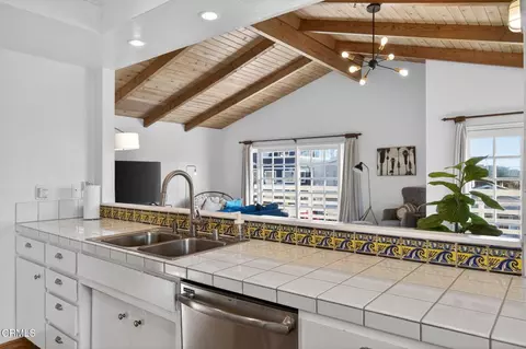 Kitchen - 137 Santa Monica Ave, Oxnard, CA 93035 photo 5 of 5