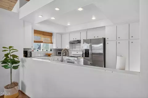 Kitchen - 137 Santa Monica Ave, Oxnard, CA 93035 photo 1 of 5