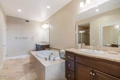 Bath - 1541 Windshore Way, Oxnard, CA 93035 photo 1 of 2