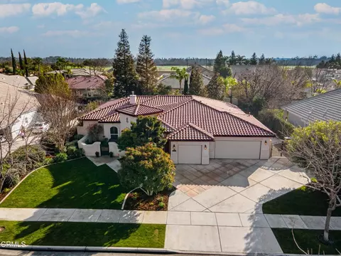10705 Gainsborough Ct, Bakersfield, CA 93312