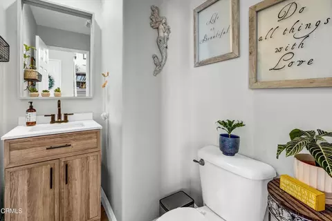 Bath - 902 Paseo Brisas Lindas, Oxnard, CA 93030 photo 1 of 2