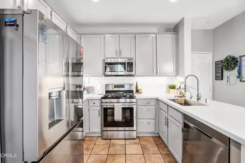 Kitchen - 902 Paseo Brisas Lindas, Oxnard, CA 93030 photo 1 of 3
