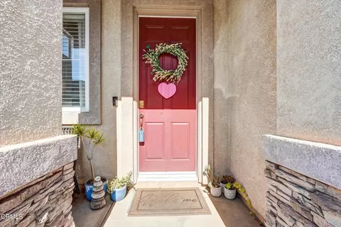 Entry Way - 902 Paseo Brisas Lindas, Oxnard, CA 93030 photo 1 of 2