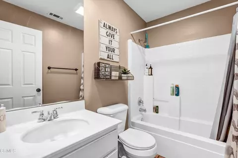 Bath - 902 Paseo Brisas Lindas, Oxnard, CA 93030 photo 2 of 2