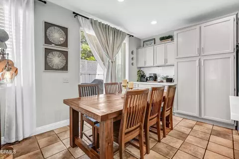 Dining - 902 Paseo Brisas Lindas, Oxnard, CA 93030 photo 1 of 1
