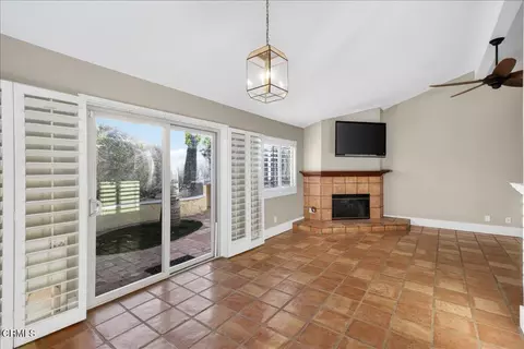 Living - 2900 Windward Way, Oxnard, CA 93035 photo 4 of 5