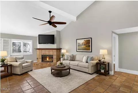Living - 2900 Windward Way, Oxnard, CA 93035 photo 2 of 5