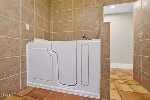 Bath - 2900 Windward Way, Oxnard, CA 93035 photo 7 of 8