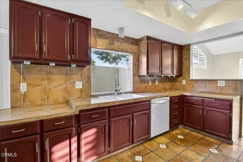 Kitchen - 2900 Windward Way, Oxnard, CA 93035 photo 3 of 8