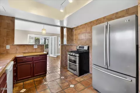 Kitchen - 2900 Windward Way, Oxnard, CA 93035 photo 7 of 8