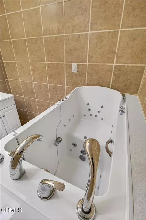 Bath - 2900 Windward Way, Oxnard, CA 93035 photo 8 of 8