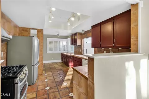Kitchen - 2900 Windward Way, Oxnard, CA 93035 photo 6 of 8