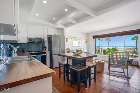 705 Ocean View Dr, Port Hueneme, CA 93041