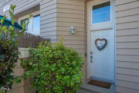 909 Gilbert Ln, Ventura, CA 93003