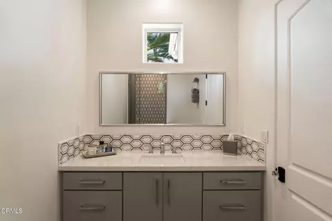 Bath - 1069 Corte Barroso, Camarillo, CA 93010 photo 5 of 8