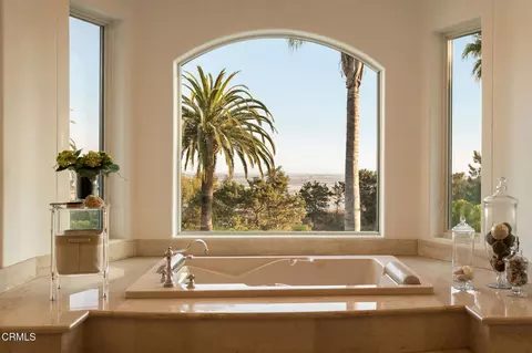 Bath - 1069 Corte Barroso, Camarillo, CA 93010 photo 4 of 8