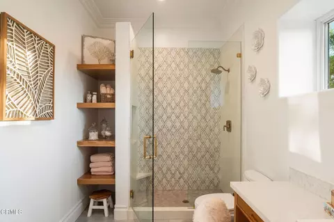 Bath - 1069 Corte Barroso, Camarillo, CA 93010 photo 8 of 8