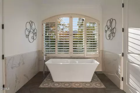 Bath - 1069 Corte Barroso, Camarillo, CA 93010 photo 2 of 8
