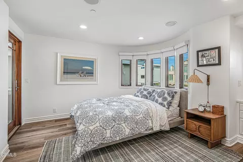 Bedroom - 3365 Ocean Dr, Oxnard, CA 93035 photo 3 of 10