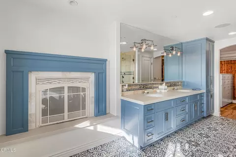 Bath - 3365 Ocean Dr, Oxnard, CA 93035 photo 5 of 8