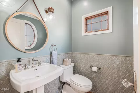 Bath - 3365 Ocean Dr, Oxnard, CA 93035 photo 1 of 8