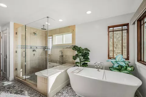Bath - 3365 Ocean Dr, Oxnard, CA 93035 photo 4 of 8