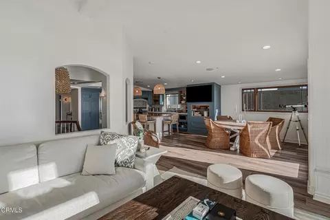 Living - 3365 Ocean Dr, Oxnard, CA 93035 photo 4 of 5