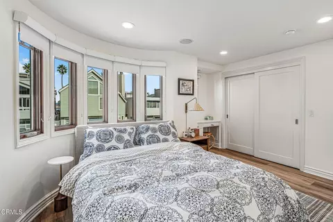 Bedroom - 3365 Ocean Dr, Oxnard, CA 93035 photo 5 of 10