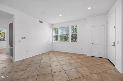 Living - 3800 Alee Ln, Oxnard, CA 93035 photo 4 of 4
