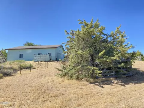 Exterior - 18300 Grant Pl, Tehachapi, CA 93561 photo 9 of 12