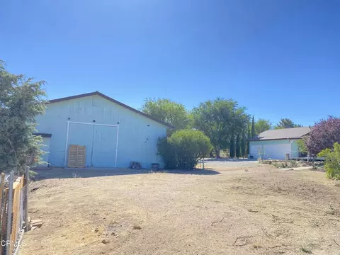 Exterior - 18300 Grant Pl, Tehachapi, CA 93561 photo 5 of 12