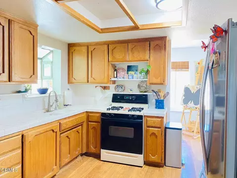 Kitchen - 18300 Grant Pl, Tehachapi, CA 93561 photo 1 of 2