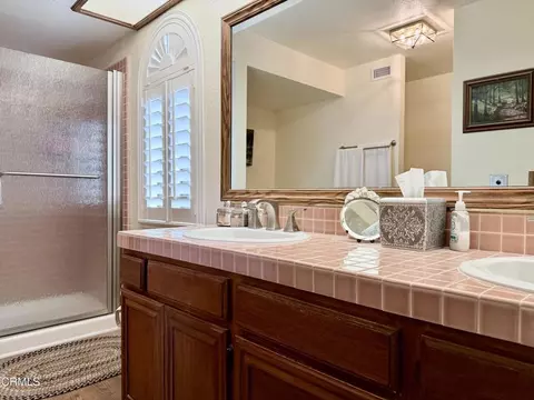 Bath - 2134 Cold Stream Ct, Oxnard, CA 93036 photo 5 of 6