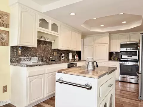 Kitchen - 2134 Cold Stream Ct, Oxnard, CA 93036 photo 2 of 3