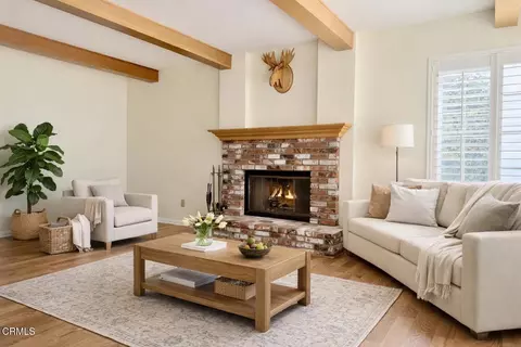 Living - 2134 Cold Stream Ct, Oxnard, CA 93036 photo 4 of 4