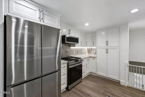 Kitchen - 105 Malibu Ave, Oxnard, CA 93035 photo 2 of 5