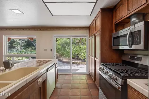 Kitchen - 2170 Ladera Rd, Ojai, CA 93023 photo 3 of 3