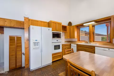 Kitchen - 6860 Worth Way, Camarillo, CA 93012 photo 2 of 3