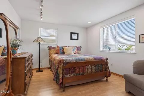 Bedroom - 2421 Ocean Dr, Oxnard, CA 93035 photo 5 of 5