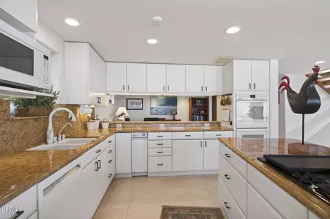 Kitchen - 2421 Ocean Dr, Oxnard, CA 93035 photo 1 of 3