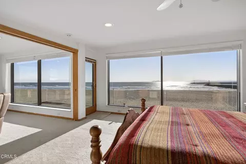 Bedroom - 2421 Ocean Dr, Oxnard, CA 93035 photo 2 of 5