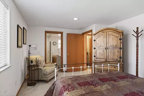 Bedroom - 2421 Ocean Dr, Oxnard, CA 93035 photo 4 of 5