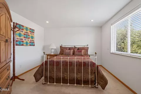 Bedroom - 2421 Ocean Dr, Oxnard, CA 93035 photo 3 of 5
