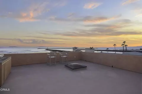 View/Area - 2421 Ocean Dr, Oxnard, CA 93035 photo 1 of 15